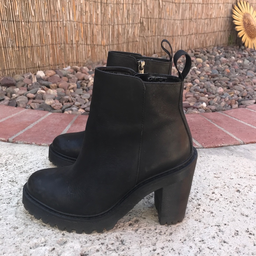 Dr. Martens Magdalena bootie
